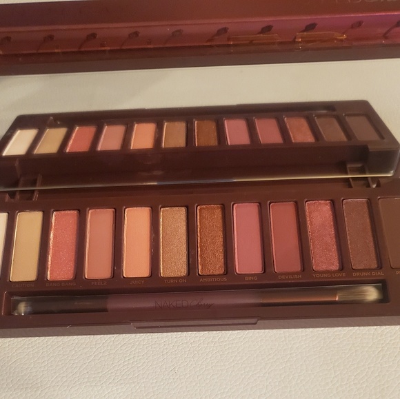 Urban Decay Naked Cherry Eyeshadow Pallett - Picture 2 of 4